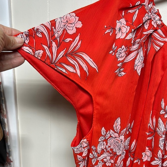 LC Lauren Conrad Red Flutter Sleeve Blouse - Picture 4 of 12